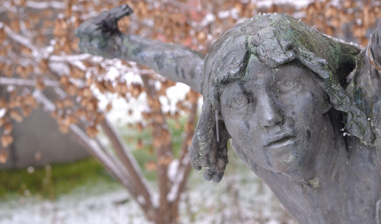 Statue de bronze située à Témiscaming réalisée par le sculpteur français Paul-Maximilien Landowski en 1900